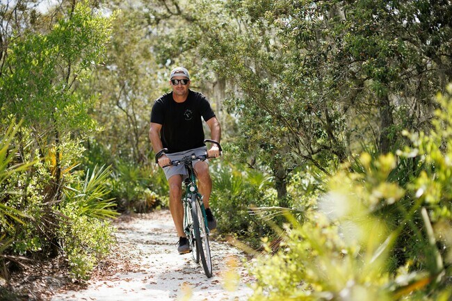 Building Photo - 6498 Barnstorm Wy