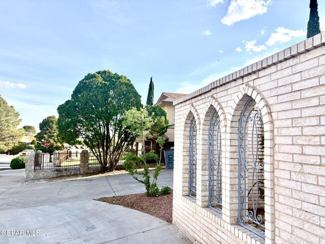 Building Photo - 1605 Bessemer Dr