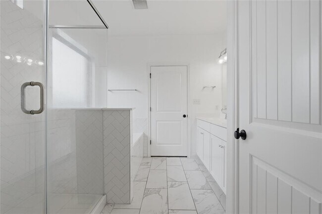 Building Photo - 12900 Cerro Castellan Trace