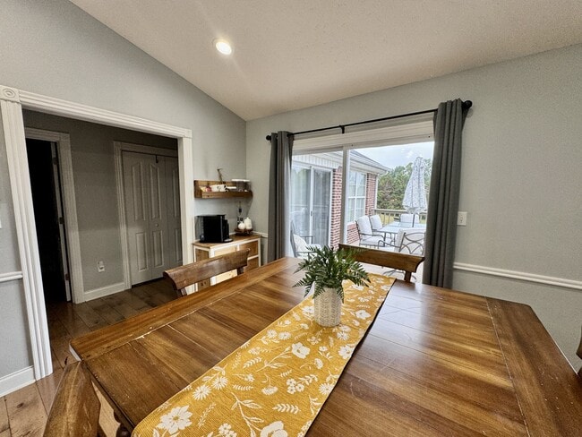 Building Photo - 92 Water Cliff Dr