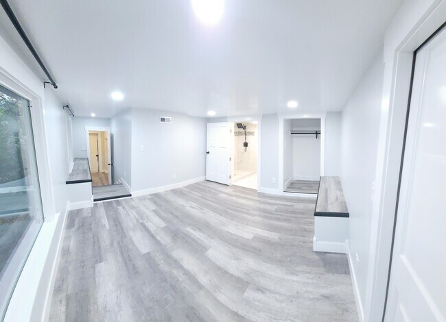 Building Photo - 699 N 600 E