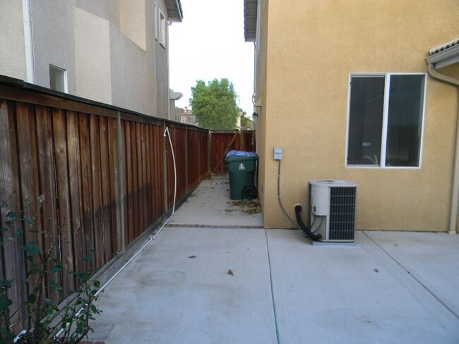 Building Photo - 11166 Pondfield Ct