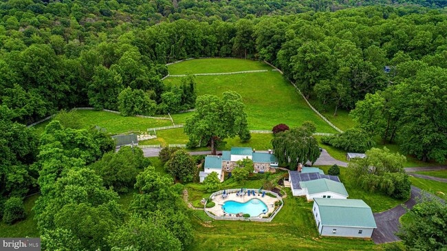 Building Photo - 607 E Wheel Rd