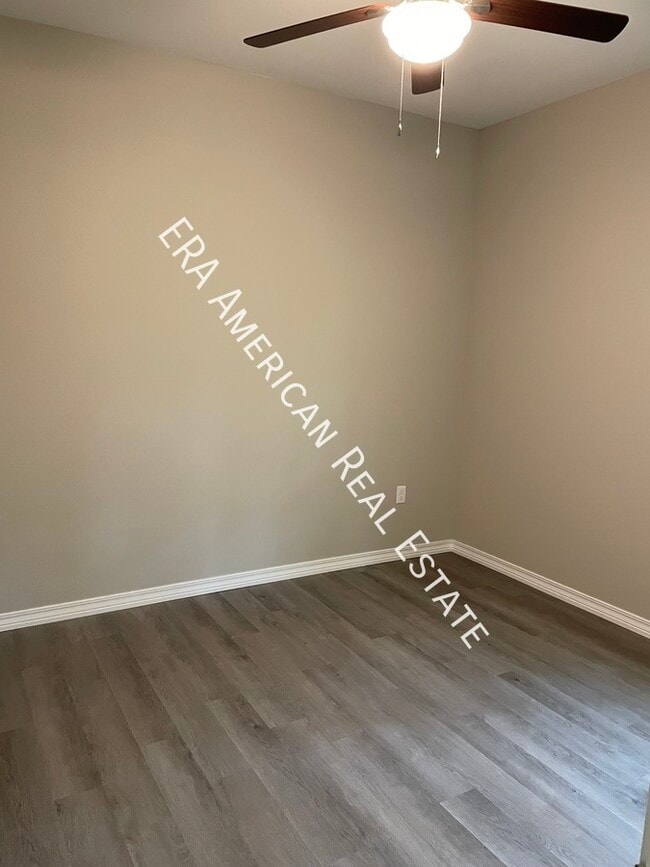 Building Photo - 709 Robinson Ave E