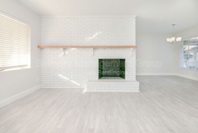 Building Photo - 5334 Lake Howell Rd