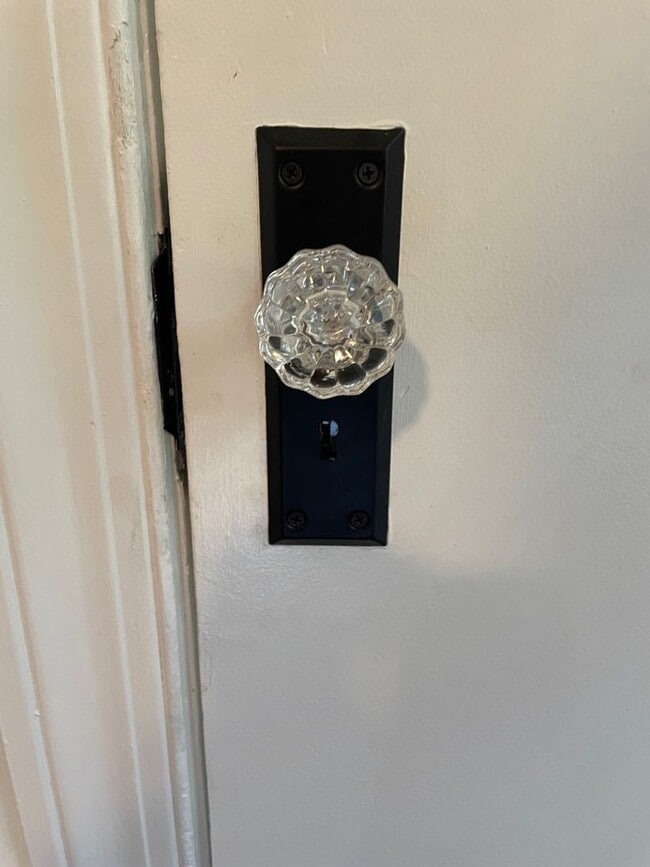 Building Photo - Updated Cute Cape - 3 bedroom, 2 bath -  4509 Fitzhugh Ave.