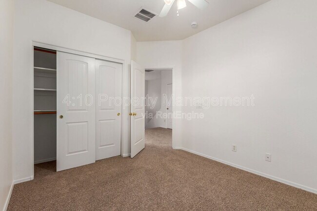 Building Photo - 2644 E Chester Dr