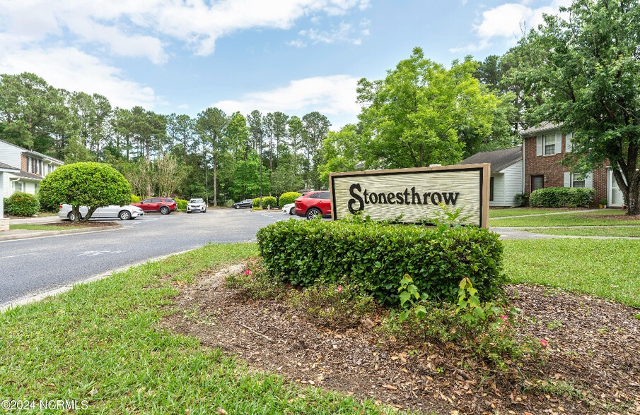 Building Photo - 4905 Pompano Ct