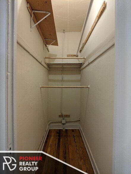 Building Photo - 633 W Cornelia Ave