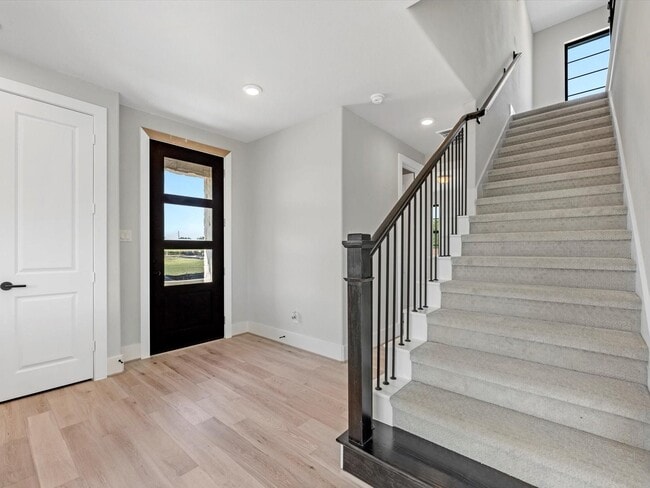 Building Photo - 12038 Royal Oaks Banner Wy