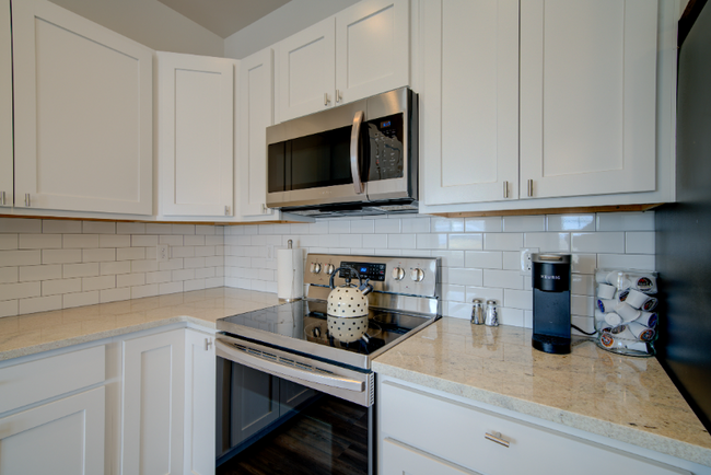 Building Photo - 1401 Westwood Cir