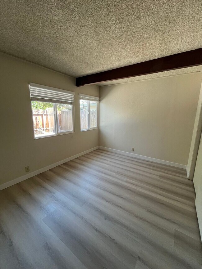 Building Photo - Adeline 615-617