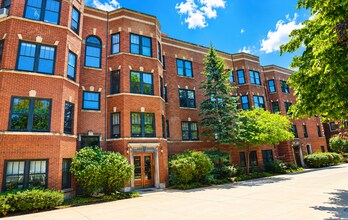 Building Photo - Rare 1 Bedroom unit in East Hyde Park!