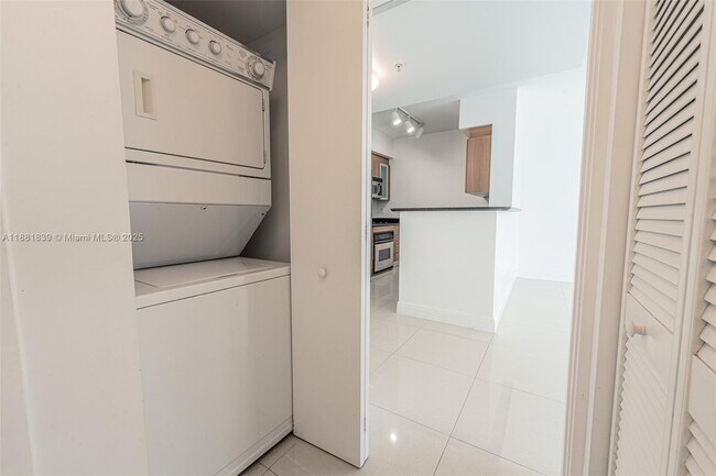 Building Photo - 335 S Biscayne Blvd