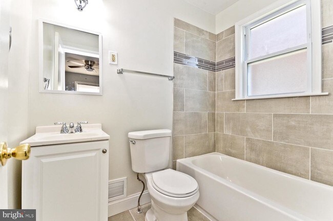 Building Photo - 1209 Savannah St SE