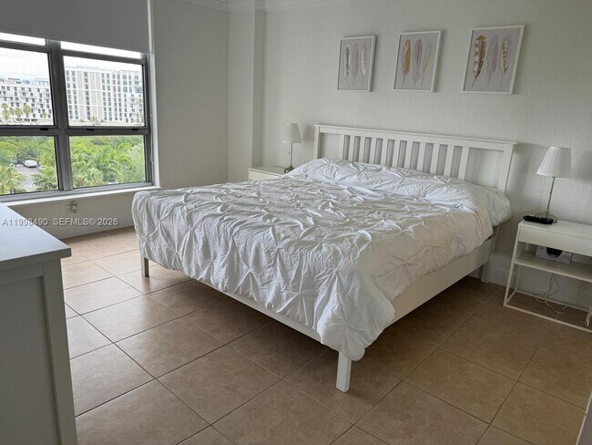 Building Photo - 3600 Mystic Pointe Dr