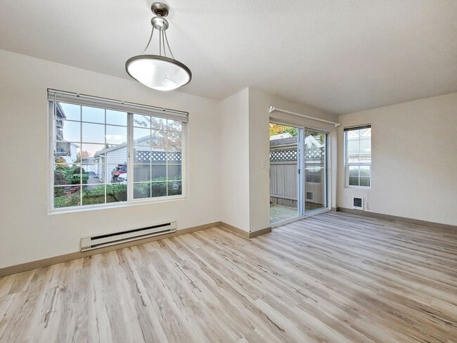 Building Photo - Kent East Hill Townhome with Garage & Patio