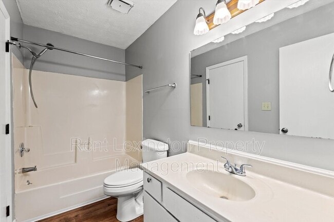 Building Photo - 3340 Featherston Dr