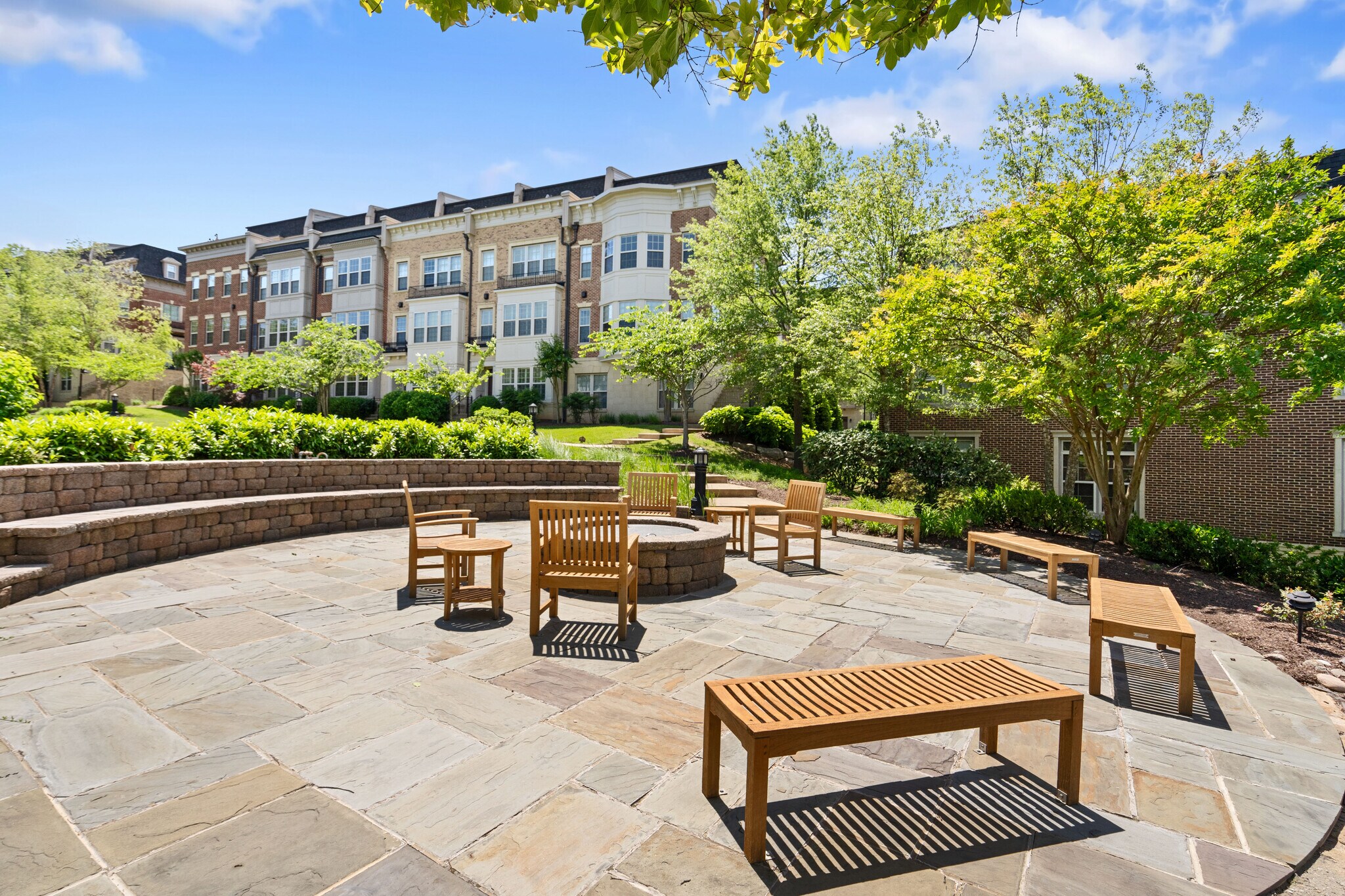 Building Photo - 500 Overlook Park Dr