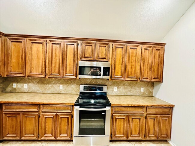 Building Photo - 5643 Walnut Glen Ln