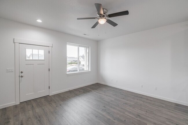 Building Photo - 2483-2485 Roll Tide Ct