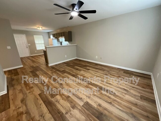 Building Photo - 1019 Manor Dr