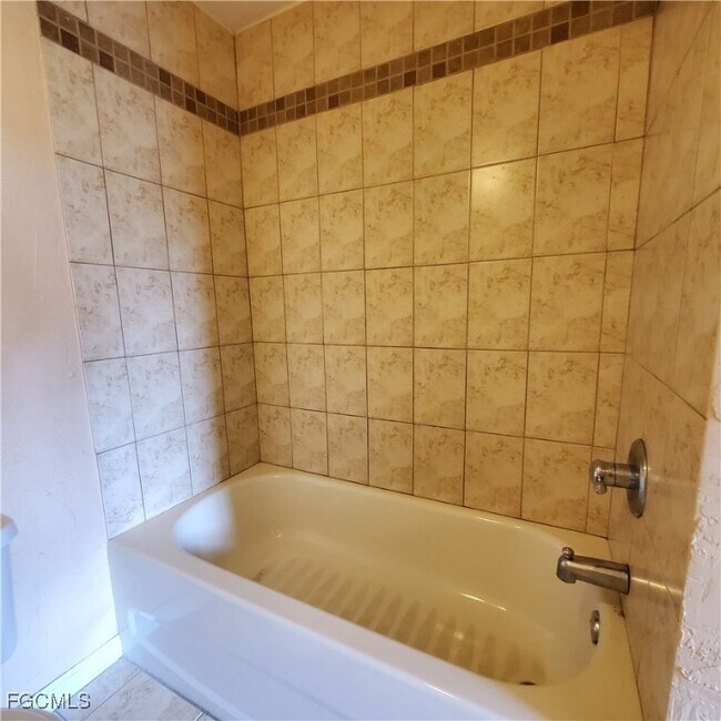 Building Photo - 3704 Broadway