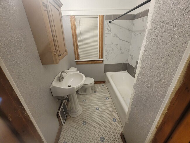 Building Photo - 2634 N 24th St