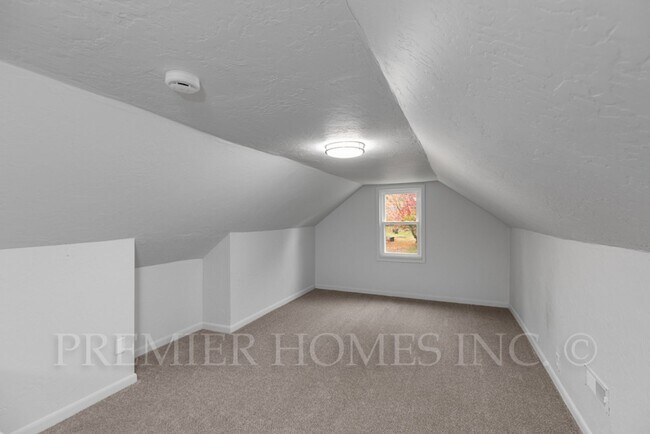 Building Photo - Charming 3-Bedroom Home with Walkout Basem...