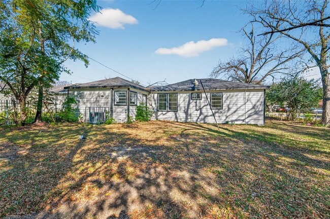 Building Photo - 4626 Dewberry St