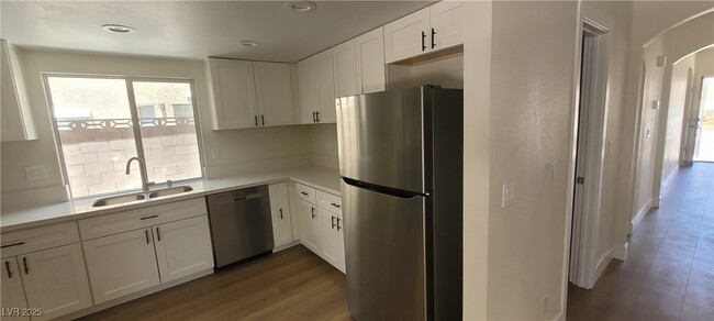 Building Photo - 7237 Chesterton Dr