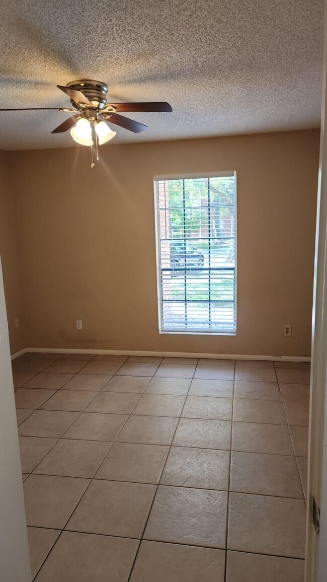 Building Photo - 8636 Mallard Reserve Dr