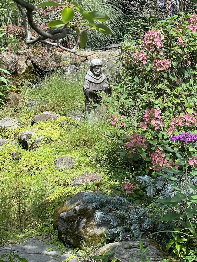 Building Photo - 123 Gould Ave