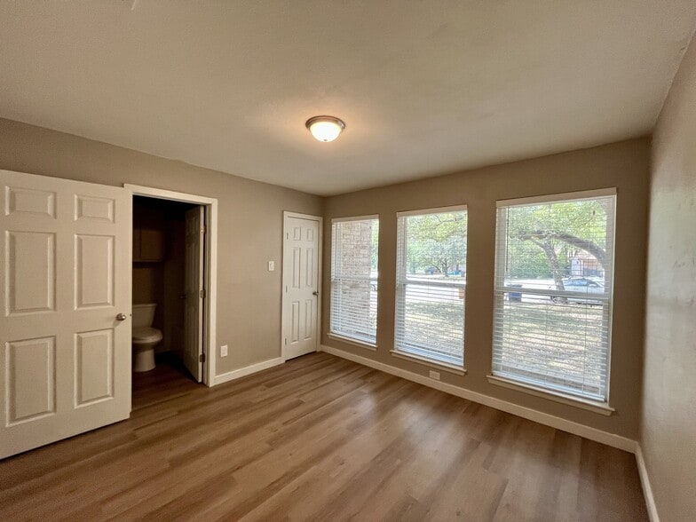 Building Photo - 4501 Dorsett Oaks Cir