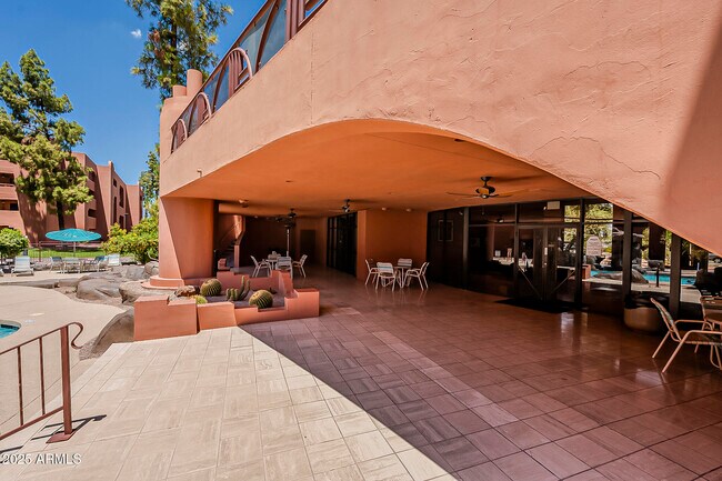 Building Photo - 4303 E Cactus Rd