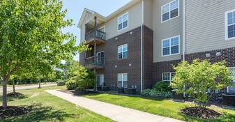 Building Photo - Summit Rise Apartments