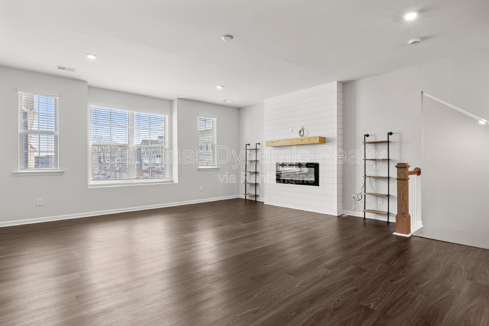 Building Photo - 6985 Waterstone Dr