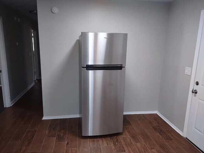 Building Photo - 4707 Wellborn Dr