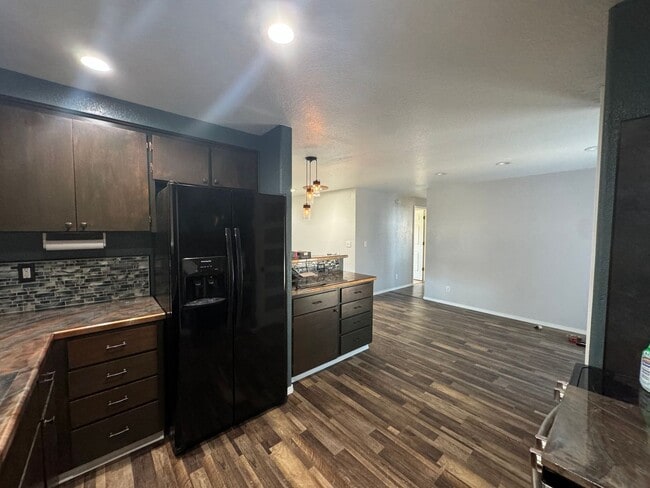 Building Photo - Solar power 3 bedroom 1 bath home with sho...