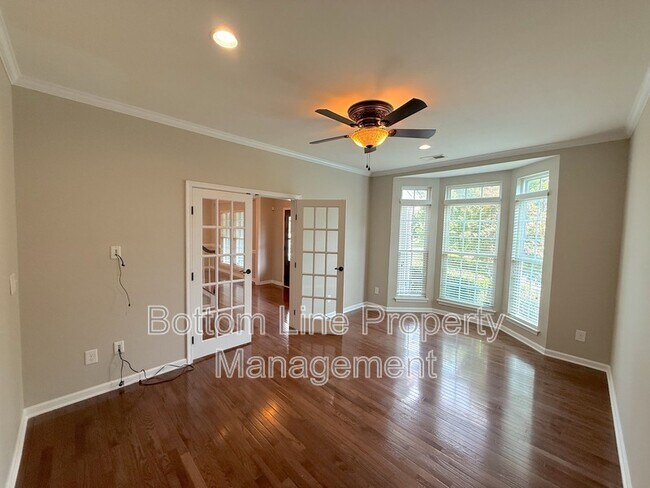 Building Photo - 15007 Skypark Dr
