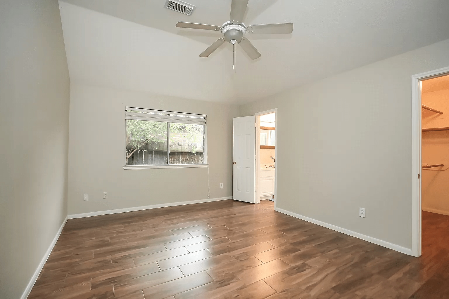 Building Photo - 208 Armand Bay Dr