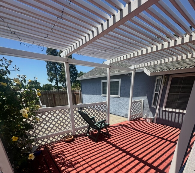 Building Photo - 1701 Ventura Way