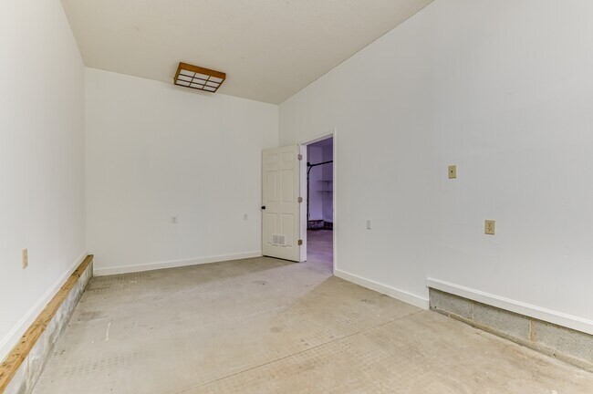 Building Photo - 4135 Fox Brush Dr