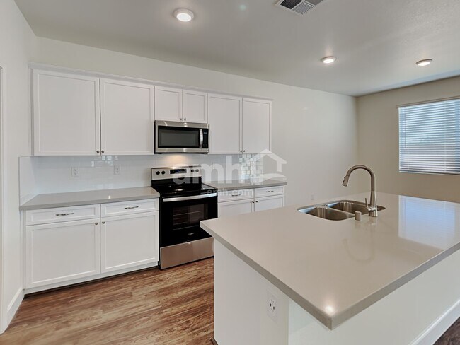 Building Photo - 6054 Theodore St