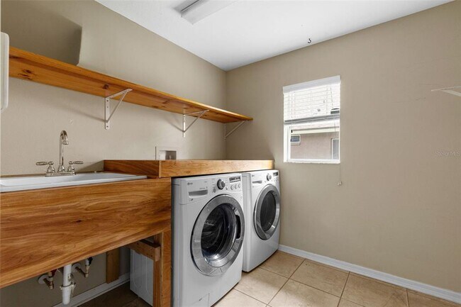 Building Photo - 13655 Artesa Bell Dr