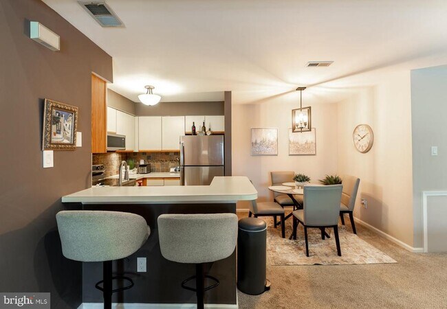 Building Photo - 1012 Foxmeadow Dr