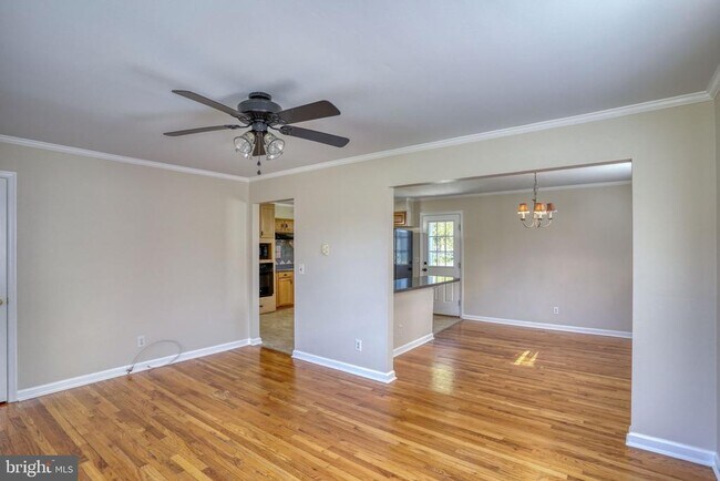 Building Photo - 206 N Main St