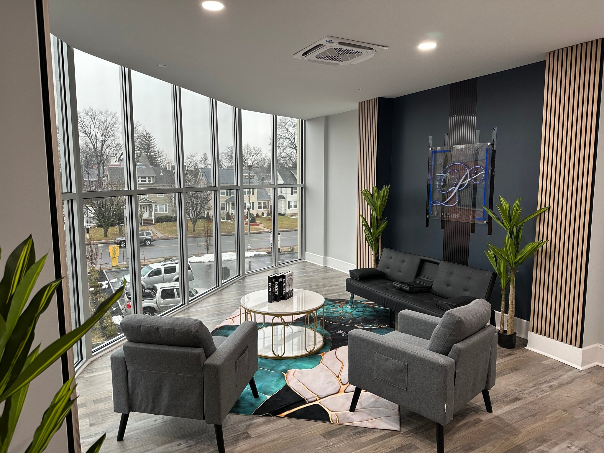 Common Area - 208 W 7th St