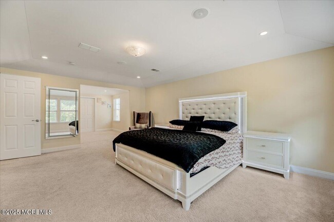 Building Photo - 11 Rockspray Ct