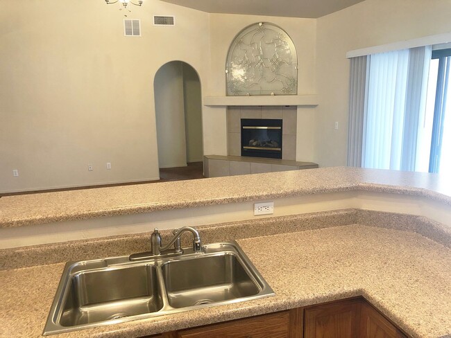 Building Photo - SPACIOUS 4 BED, 2 BATH HOME LOCATED NEAR B...